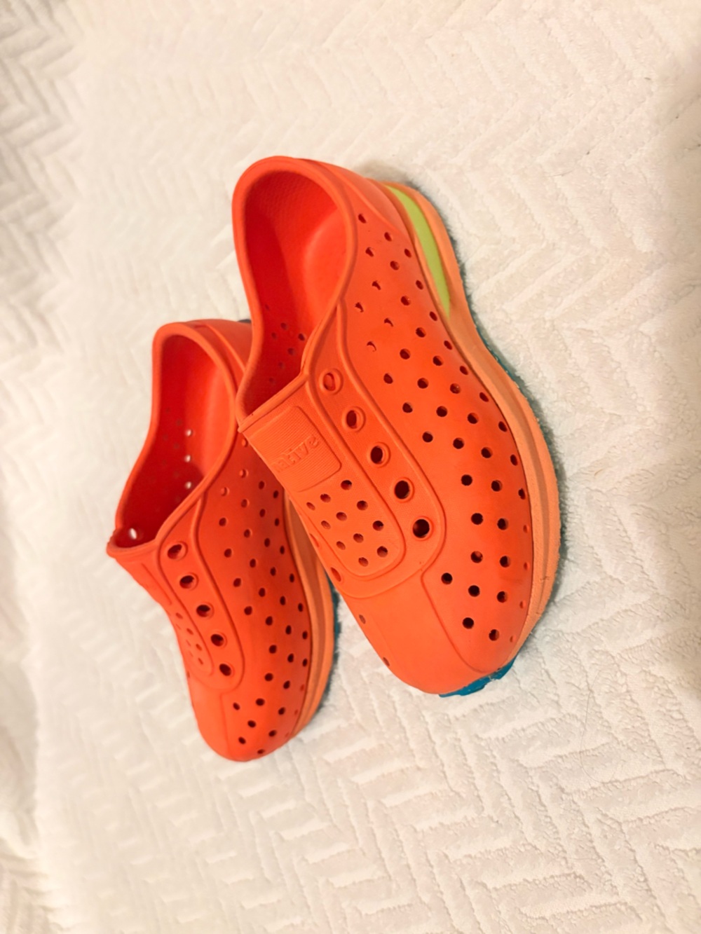 Native Shoes C9 Robbie Kids Bright Orange Slip-On Water Clogs